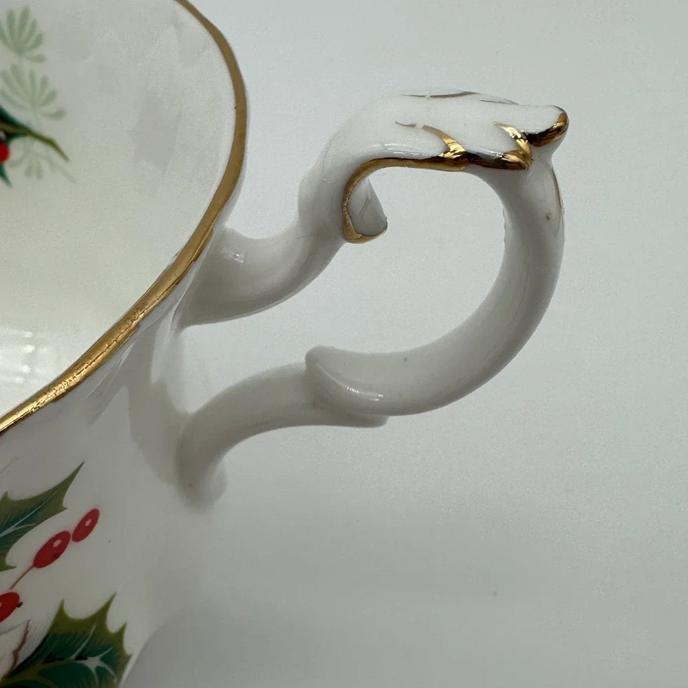 Royal Albert Yuletide Tea Cup Saucer Set Bone China England Poinsettia Christmas